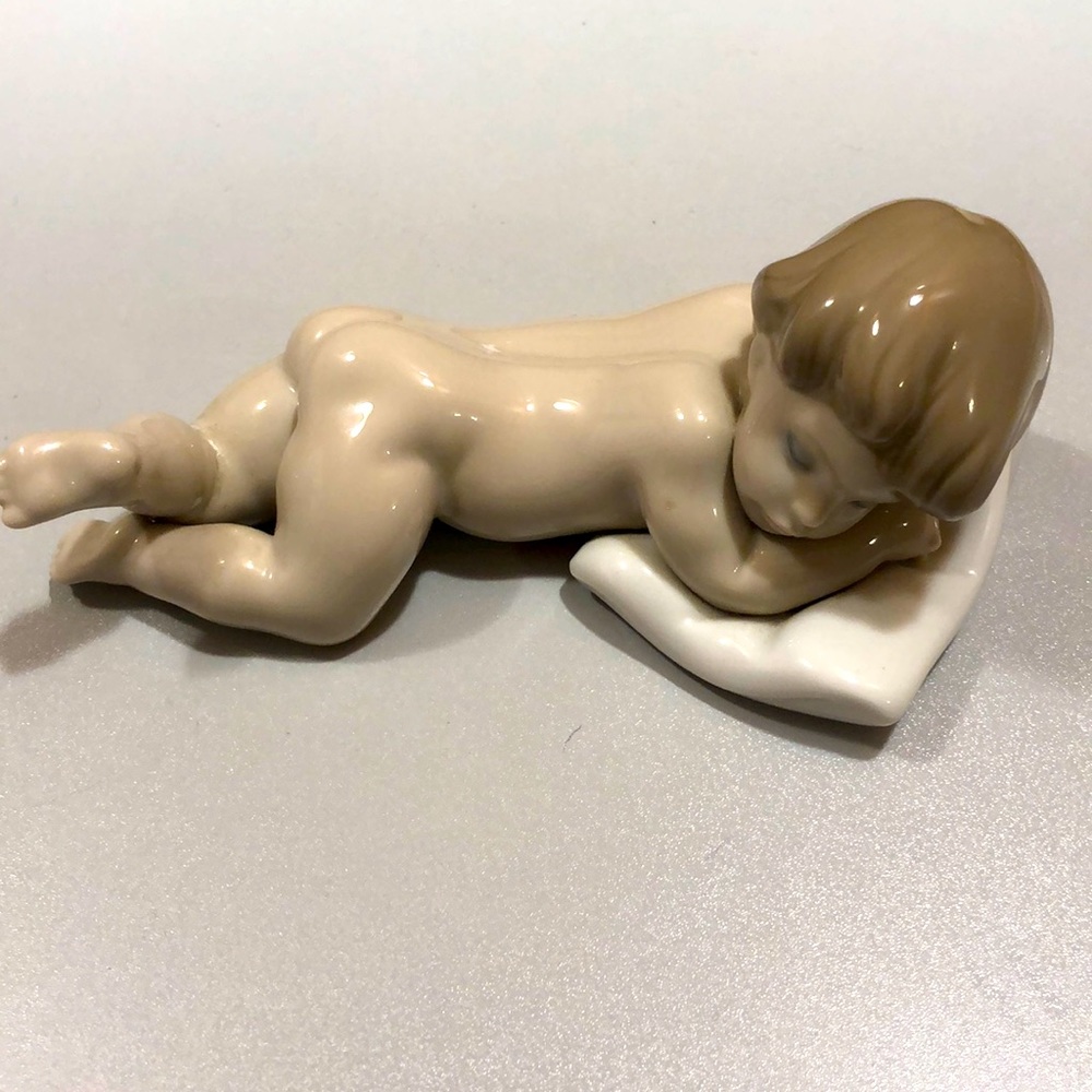 Lladro - Sleepy Time Boy